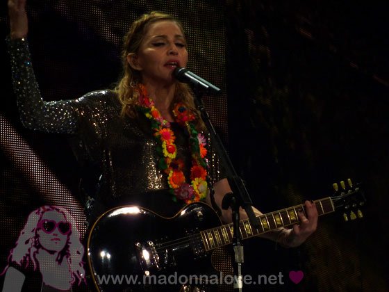 MDNA tour 2012 - Paris (11)
