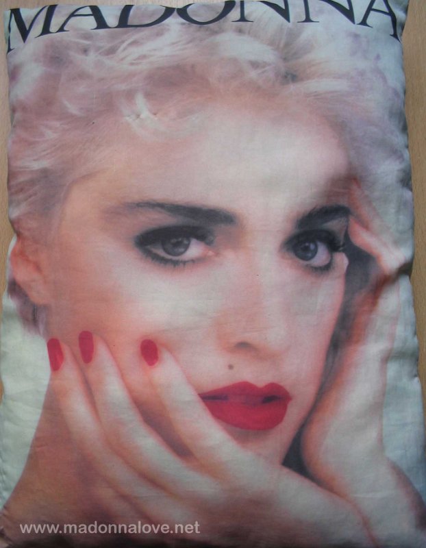 1986 - Official pillow (2)