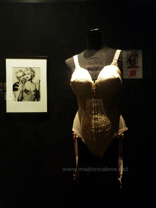Blond ambition tour Corset 2 - The fashion world of Jean Paul Gaultier exhibition Rotterdam 2013