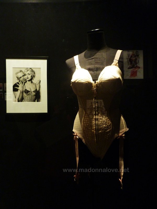 Blond ambition tour Corset 2 - The fashion world of Jean Paul Gaultier exhibition Rotterdam 2013