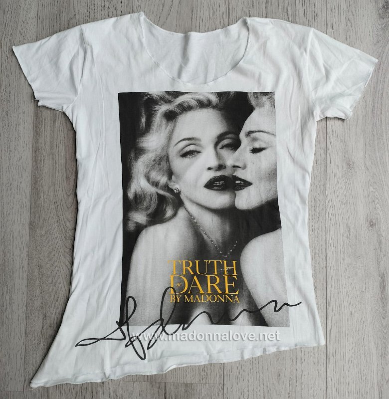 Truth Or Dare fragance - T-shirt (free giveaway)