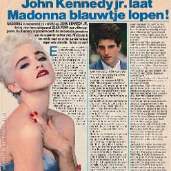 1987 - Unknown month - Prive - Holland - John Kennedy jr. laat Madonna blauwtje lopen