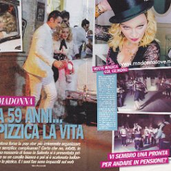 2017 - August - Spy - Italy - Madonna a 59 anni pizzica la vita